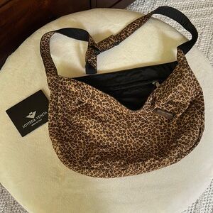 Bottega Veneta Brown Shoulder Bag with Luxurious Design